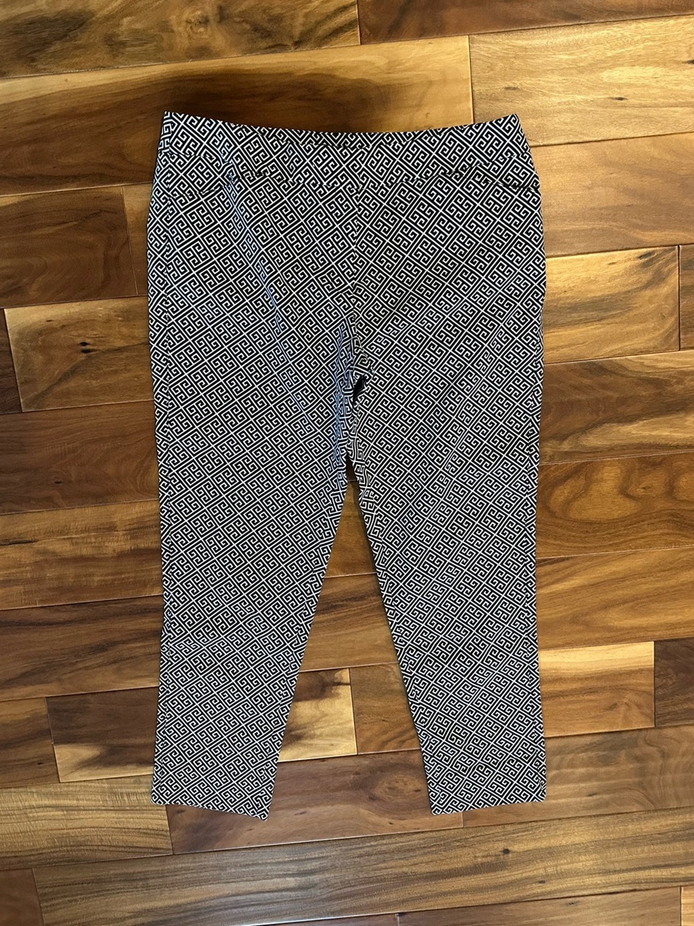 White House Black Market Black & White Geometric Pants size 10 - Picture 1 of 4